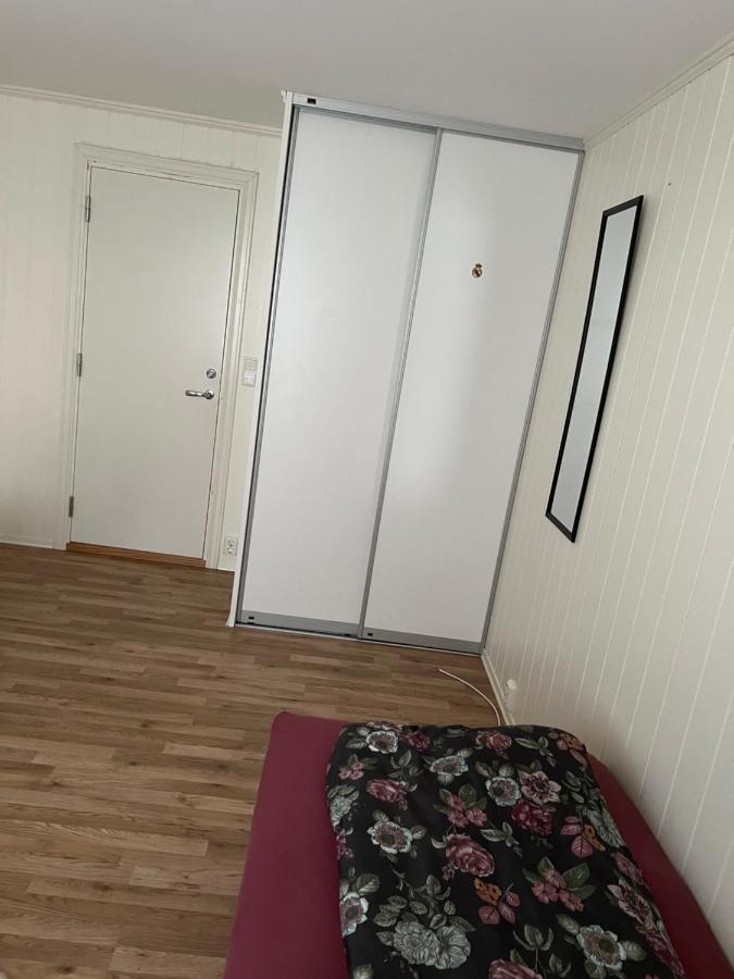 Bedroom In City Centre, No Shower Available Ålesund Esterno foto