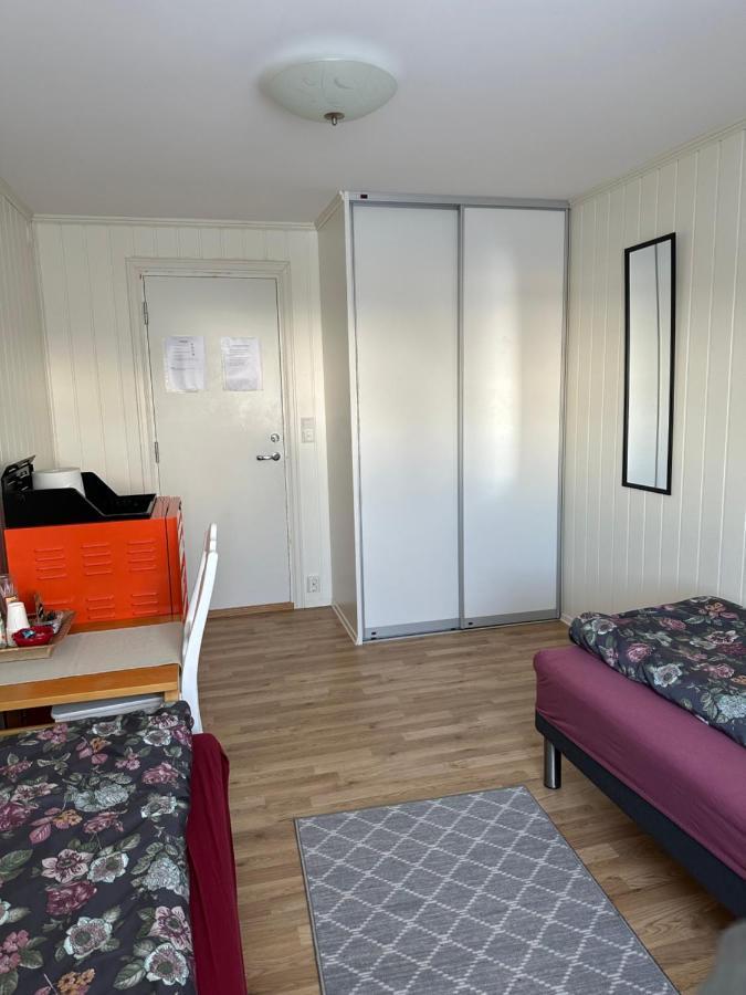 Bedroom In City Centre, No Shower Available Ålesund Esterno foto